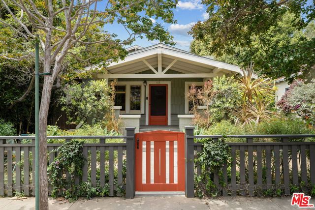 813 Crestmoore Place, Venice CA: https://media.crmls.org/mediaz/4365d26f-4f7b-4075-b4c0-d47f34e29746.jpg