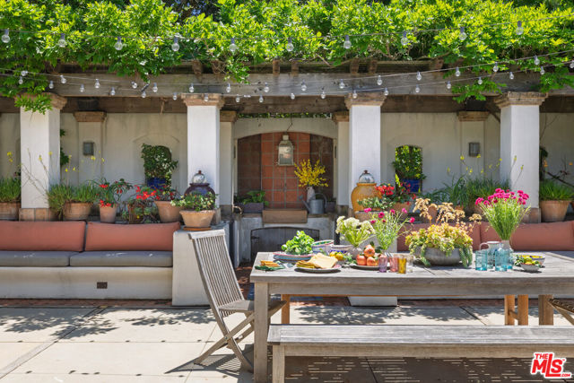 350 N Cliffwood Avenue, Los Angeles CA: https://media.crmls.org/mediaz/4366202e-bfe4-4db4-b3cb-01f29bc4de5e.jpg