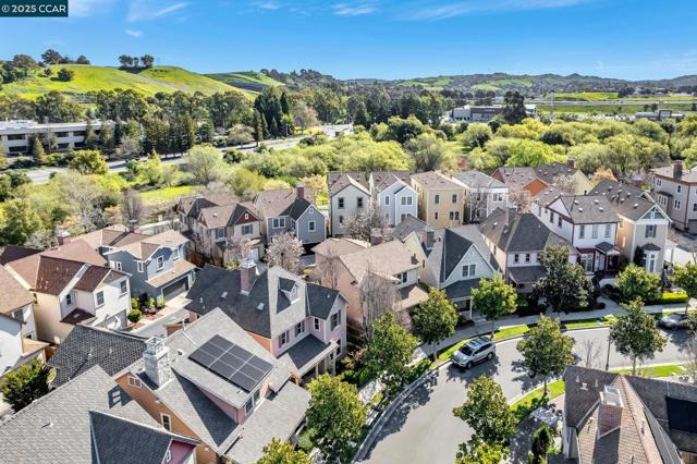 2036 Serra Ln, Hercules CA: https://media.crmls.org/mediaz/4366397b-1b71-41b8-9e45-952a18e50854.jpg
