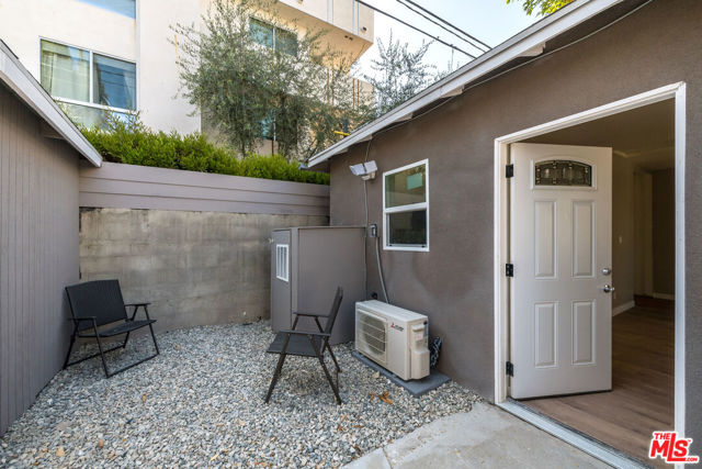 839 Wilcox Avenue, Los Angeles CA: https://media.crmls.org/mediaz/4366bbb3-80a3-47be-98b7-b5c1ec3fd28f.jpg