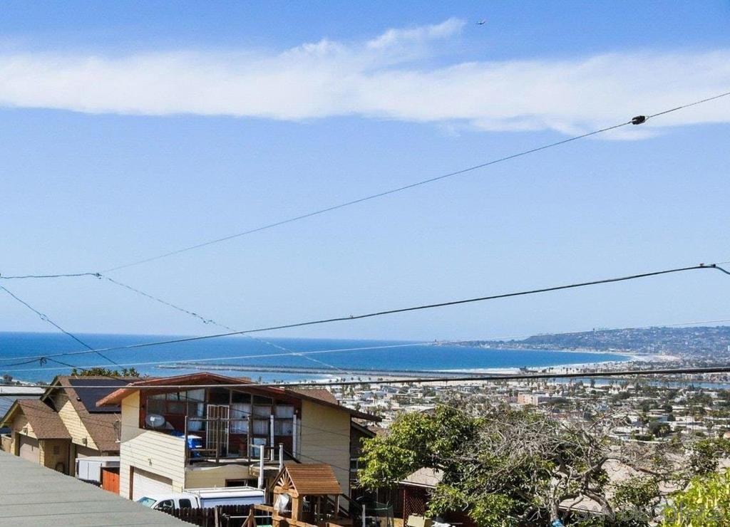 https://media.crmls.org/mediaz/4366d07b-c0e0-4c22-a2af-826e6729f4a0.jpg?preset=X-Large