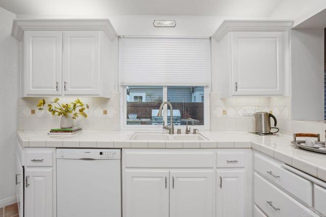 7414 Lantana, Carlsbad CA: https://media.crmls.org/mediaz/43670790-96f5-4d0c-a8d6-aa409bde281d.jpg