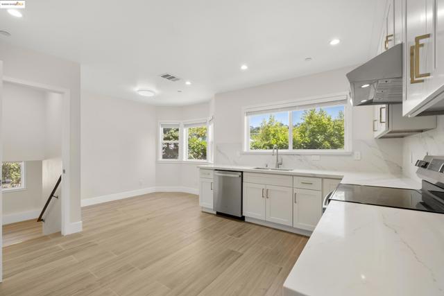 1437 Portland Ave, Albany CA: https://media.crmls.org/mediaz/436756db-235b-4e8e-a3c6-636f46bde6b0.jpg