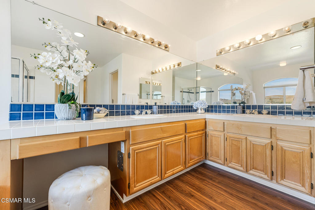 https://media.crmls.org/mediaz/43676f20-e7bb-47e8-bb39-4abeebe782ed.jpg?preset=X-Large