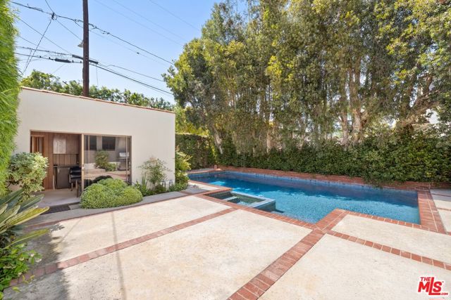 313 S Peck Drive, Beverly Hills CA: https://media.crmls.org/mediaz/43682cf6-76b4-40ac-92f1-19695ad70f00.jpg