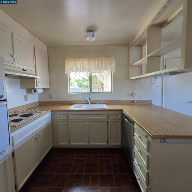 2771 Cornelius Dr, San Pablo CA: https://media.crmls.org/mediaz/436902f4-5aa2-4bc7-8e71-6e4c692b7434.jpg