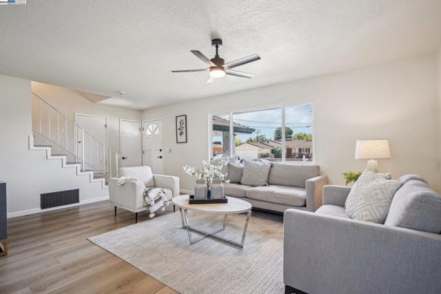 48344 Conifer St, Fremont CA: https://media.crmls.org/mediaz/436a0a5c-2b1f-4ed3-9d60-b6fafe4176e8.jpg
