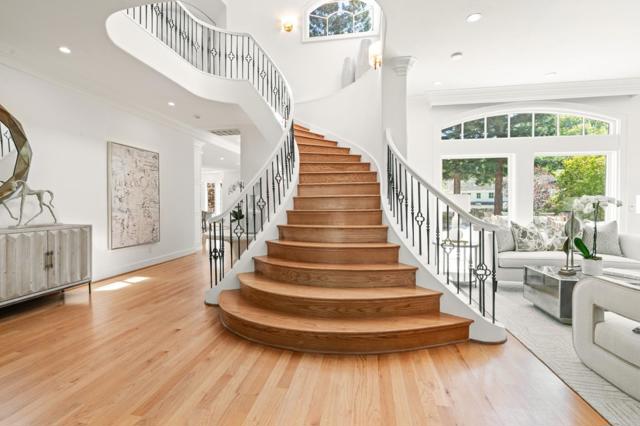 6 Zachary Court, Menlo Park CA: https://media.crmls.org/mediaz/436a0bae-b0d8-4f01-8fd3-2ba8e9a2b3d7.jpg