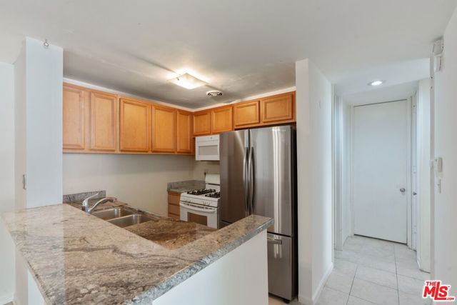 6505 GREEN VALLEY Circle, Culver City, California 90230, 2 Bedrooms Bedrooms, ,2 BathroomsBathrooms,Condominium,For Sale,GREEN VALLEY,24422901