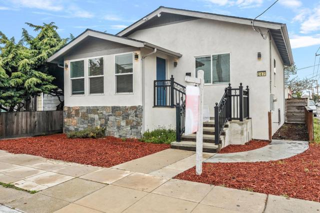 207 E San Luis Street, Salinas CA: https://media.crmls.org/mediaz/436ac31d-eaa6-4b7e-971c-a837d23f3c12.jpg