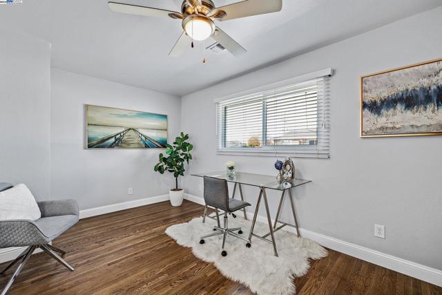 Image 19 of 38 For 36304 Magellan Dr