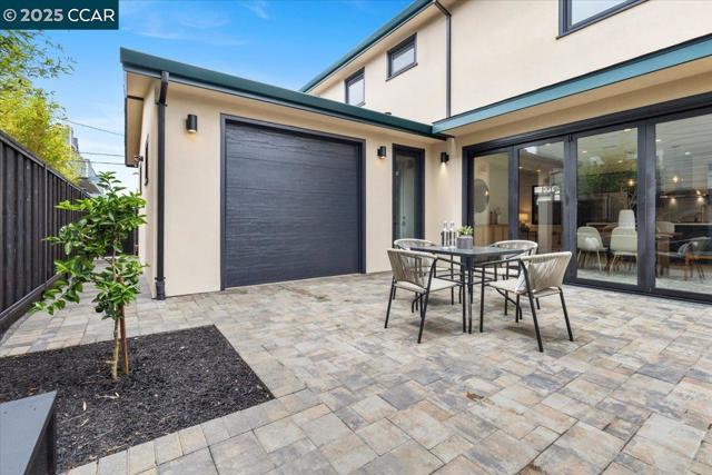 1045 Kains Ave, Albany CA: https://media.crmls.org/mediaz/436b5d9c-cac6-4846-bd01-ec00147b61ec.jpg