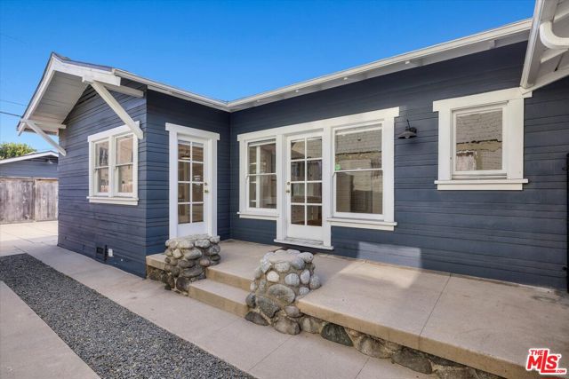1828 W 43rd Place, Los Angeles CA: https://media.crmls.org/mediaz/436ba04c-1cb3-4312-89f4-6f85a499271a.jpg