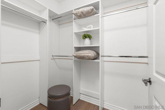 4165 Executive Dr, La Jolla CA: https://media.crmls.org/mediaz/436c1b5e-746a-4e72-91d2-f8e65b7a6987.jpg