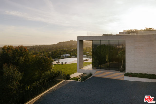 Drew Fenton | 684 Firth Avenue Los Angeles CA | MLS: 7726795