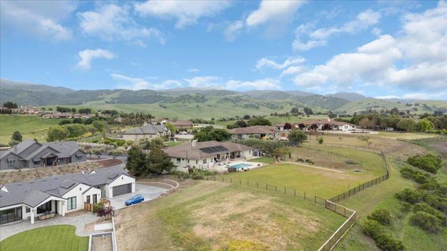 4116 Ashford Circle, Hollister CA: https://media.crmls.org/mediaz/436cbd76-b73f-49df-ade3-911307f38a1e.jpg