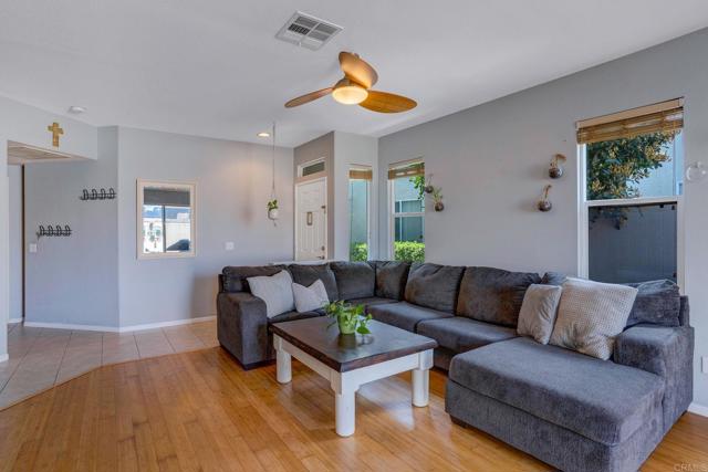 Detail Gallery Image 4 of 55 For 1228 Stagecoach Trail Loop, Chula Vista,  CA 91915 - 2 Beds | 2/1 Baths