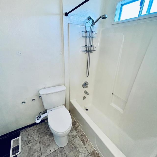 5822 E 16th Street, Oakland CA: https://media.crmls.org/mediaz/436d3c42-ca94-4981-8775-59749bb51fb2.jpg