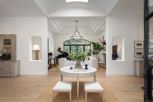 15807 Puerta Del Sol, Rancho Santa Fe CA: https://media.crmls.org/mediaz/436d4151-811d-418d-b5e1-b86f95866b32.jpg