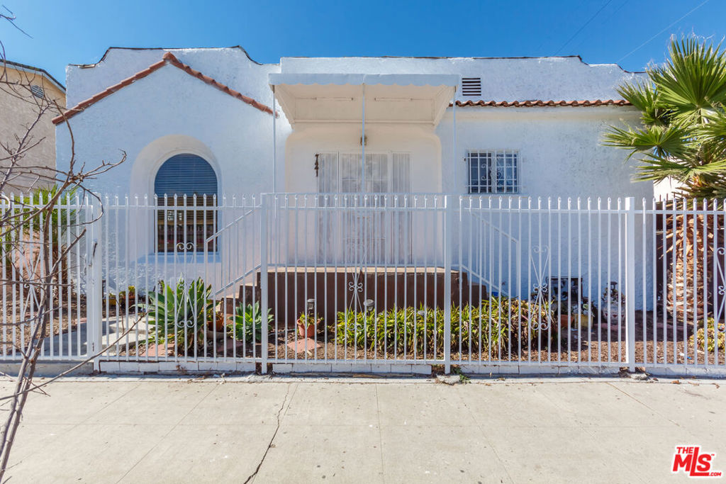7215 Cimarron Street, Los Angeles, CA 90047