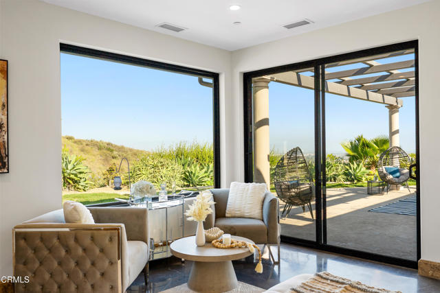 5572 Rainier Street, Ventura CA: https://media.crmls.org/mediaz/436e32be-5977-4615-858b-1c968b2efd87.jpg
