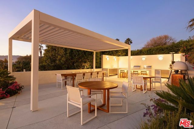 101 Ocean Avenue, Santa Monica CA: https://media.crmls.org/mediaz/436ef74a-9603-4aab-be87-254954b73173.jpg