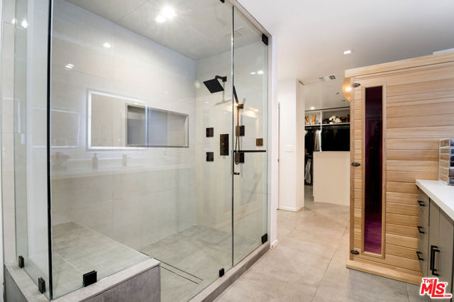 3585 Alana Drive, Sherman Oaks CA: https://media.crmls.org/mediaz/436f2086-fc21-4959-b715-3a79d6ce4675.jpg