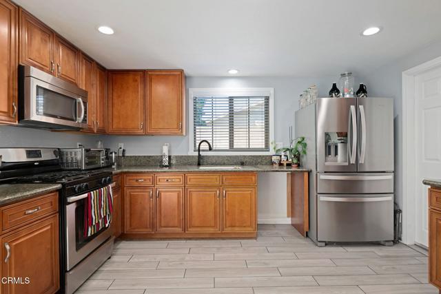 Detail Gallery Image 11 of 25 For 4130 Fortuna Ave, Camarillo,  CA 93010 - 4 Beds | 2 Baths