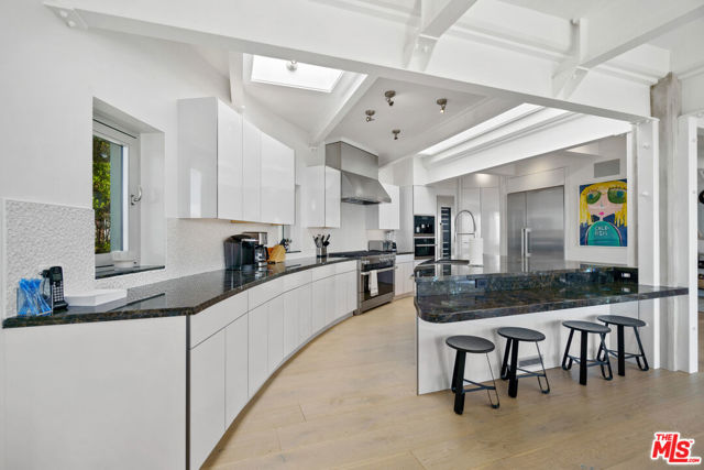 6375 Gayton Place, Malibu CA: https://media.crmls.org/mediaz/436fc259-792d-4171-ae43-ed157554a3c0.jpg