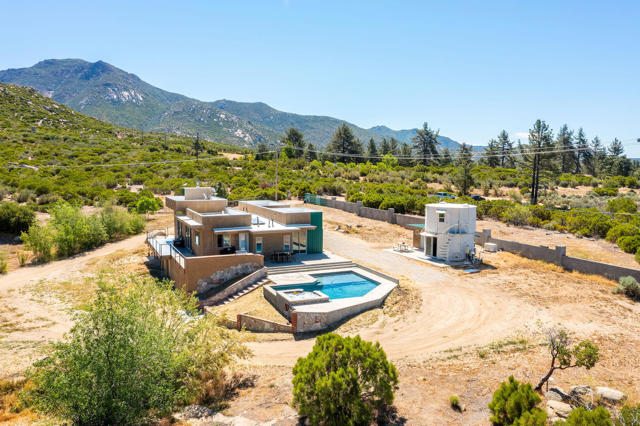 28990 Bonita Vista Road, Mountain Center CA: https://media.crmls.org/mediaz/43700768-6ab1-4362-a9ca-a96055f23ccd.jpg