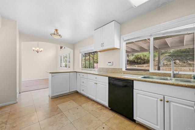 Detail Gallery Image 11 of 37 For 1531 Max Ave, Chula Vista,  CA 91911 - 4 Beds | 2/1 Baths