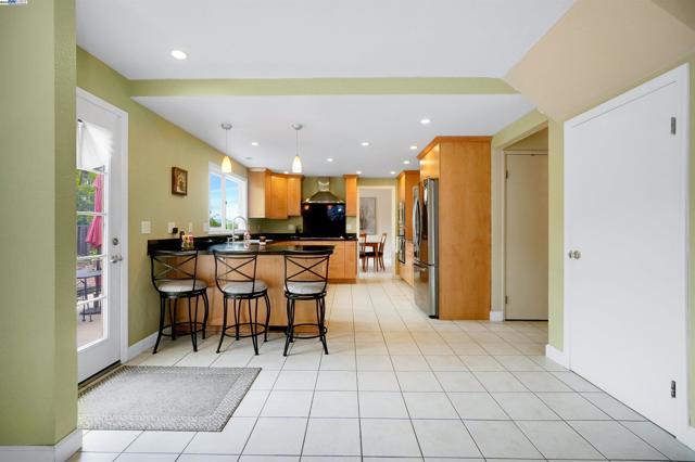 11868 Bloomington Way, Dublin CA: https://media.crmls.org/mediaz/4371319f-57fb-41e5-b37b-a8351e3bc543.jpg