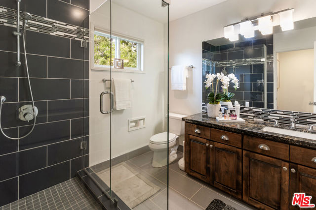 2916 Henrietta Avenue, La Crescenta CA: https://media.crmls.org/mediaz/437212e2-7571-4130-9f55-ea02b93fdf1b.jpg