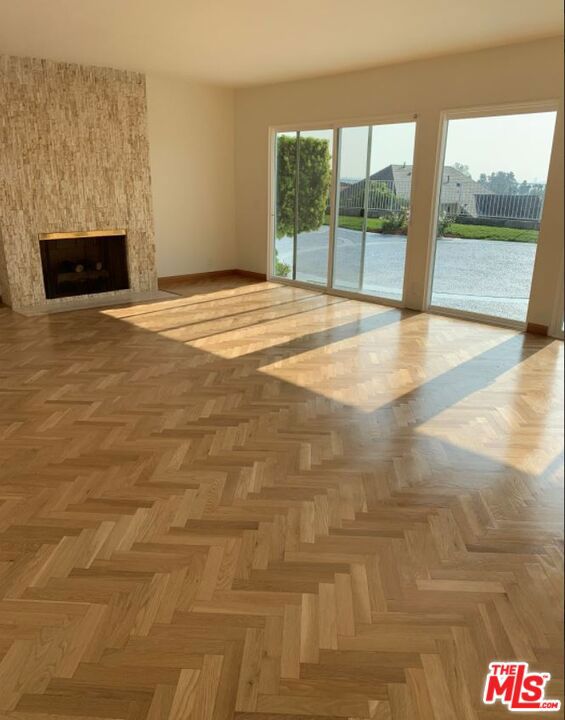 5248 LOS ENCANTOS Way, Los Angeles CA: https://media.crmls.org/mediaz/43725325-da61-4fc7-b135-f573f77f2c38.jpg