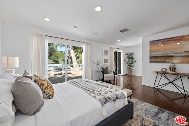 4745 Caritina Drive, Tarzana CA: https://media.crmls.org/mediaz/43725327-115c-4239-a137-a94906f47053.jpg