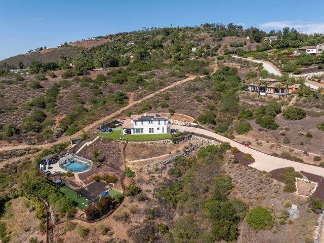 14546 Highcrest Ct, Poway CA: https://media.crmls.org/mediaz/43725c49-8131-4765-a304-7f84963c8f1f.jpg