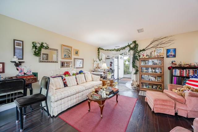 3839 Vista Campana S, Oceanside CA: https://media.crmls.org/mediaz/437269ae-377f-4706-8eee-f803efde61b3.jpg