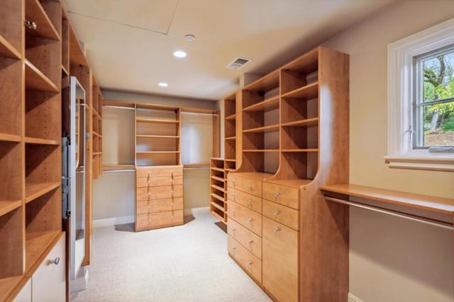 4 Buck Meadow Drive, Portola Valley CA: https://media.crmls.org/mediaz/43730ee4-e1ad-490e-b9ca-c8cb29e7dd27.jpg