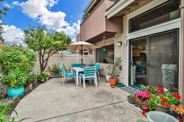 1993 Wheelwright Lane, Newbury Park CA: https://media.crmls.org/mediaz/4373255c-5723-4966-b8e7-d233fdd88f13.jpg