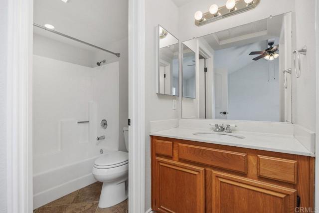 Detail Gallery Image 16 of 35 For 750 Breeze Hill Rd #110,  Vista,  CA 92081 - 2 Beds | 2/1 Baths