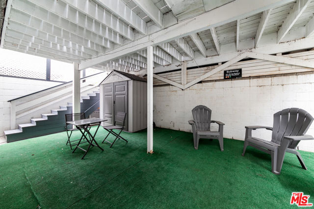8328 Kirkwood Drive, Los Angeles CA: https://media.crmls.org/mediaz/4374a0c6-0955-43bf-9207-d6cd2edfb274.jpg