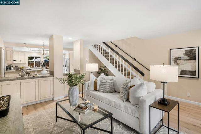 1354 Walden Rd, Walnut Creek CA: https://media.crmls.org/mediaz/4374dbd6-aa17-45c0-ab6b-1abcd1608b3a.jpg