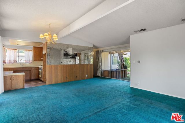 8400 Encino Avenue, Northridge CA: https://media.crmls.org/mediaz/43750e4e-460e-4113-937b-579f7cb6b4f9.jpg