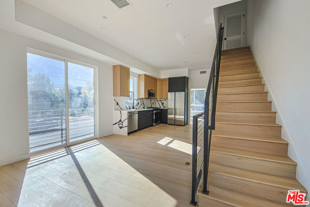 Image 18 of 74 For 6401 Odessa Avenue