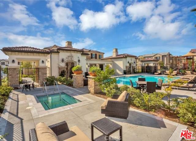 115 Primrose Drive, Foothill Ranch CA: https://media.crmls.org/mediaz/43751028-bc34-45f2-b14b-b257a0b91db8.jpg