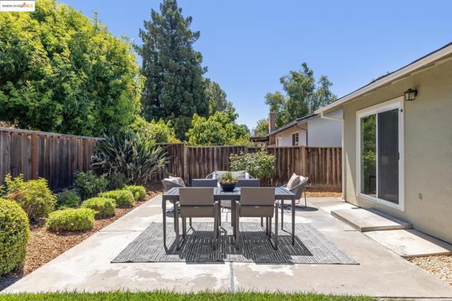 934 Bancroft Rd, Concord CA: https://media.crmls.org/mediaz/437579cc-ad1a-45ff-84df-b51718052ac7.jpg