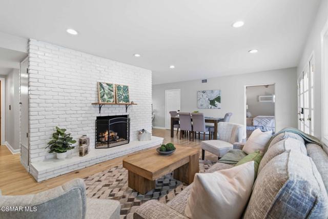 1881 Wellesley Drive, Thousand Oaks CA: https://media.crmls.org/mediaz/4375830e-1c0f-43ea-bf4d-289032d62d80.jpg