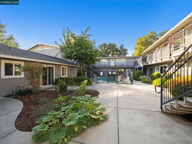 200 El Dorado Ave, Danville CA: https://media.crmls.org/mediaz/4375d132-e24b-4447-9a79-b7afea2788a5.jpg