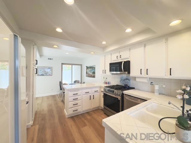 75 Catspaw, Coronado CA: https://media.crmls.org/mediaz/4375d259-4c3d-47b0-8fff-e4cf0e6c3f0d.jpg