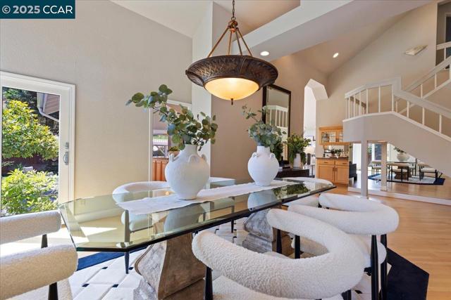 4101 Fox Creek Ct, Danville CA: https://media.crmls.org/mediaz/4375e822-b493-46a8-ac47-c96bd2f72fa2.jpg